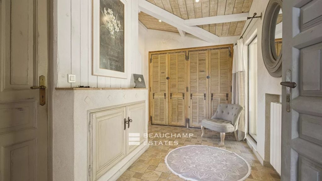 4-Bedroom Provençal Villa in Valbonne