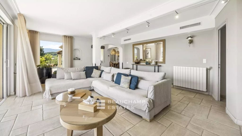 4-Bedroom Provençal Villa in Valbonne