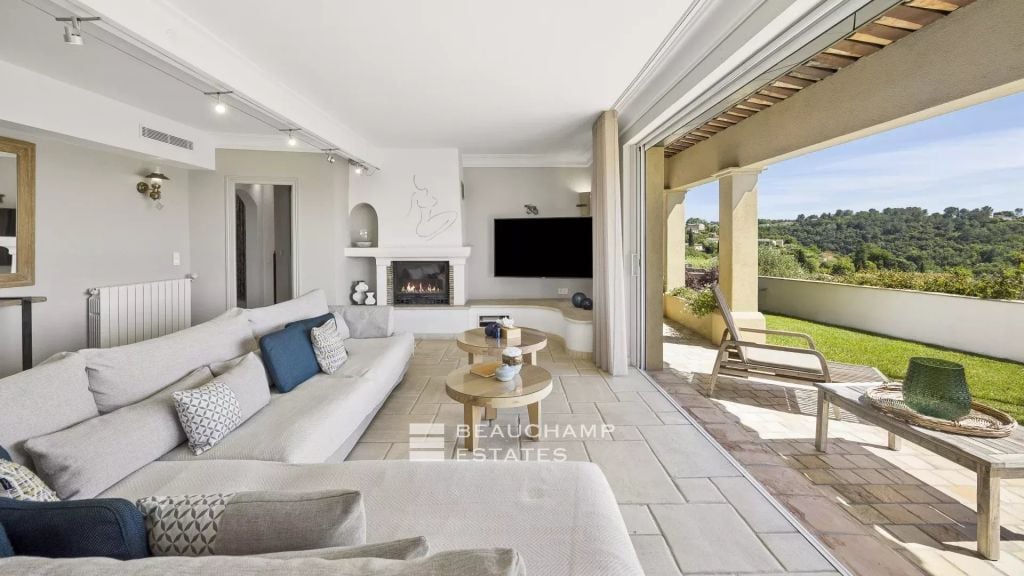 4-Bedroom Provençal Villa in Valbonne