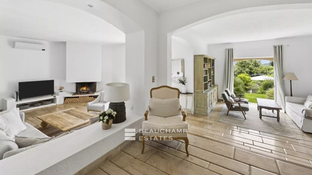 5-bedroom Provençal villa in the heart of a private estate in Valbonne