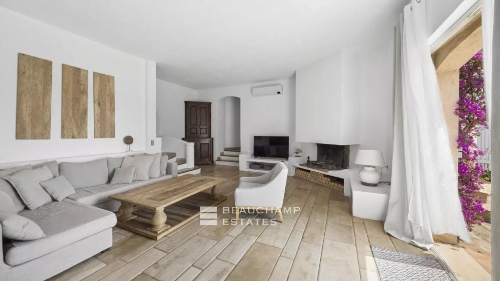 5-bedroom Provençal villa in the heart of a private estate in Valbonne