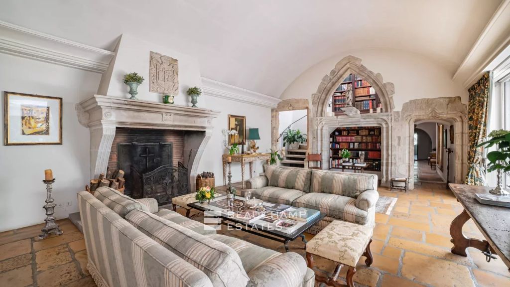 Auction : Stone Bastide – 10 Bedrooms – Auribeau-sur-Siagne