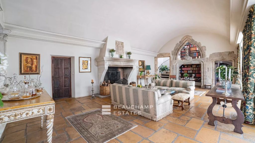 Auction : Stone Bastide – 10 Bedrooms – Auribeau-sur-Siagne