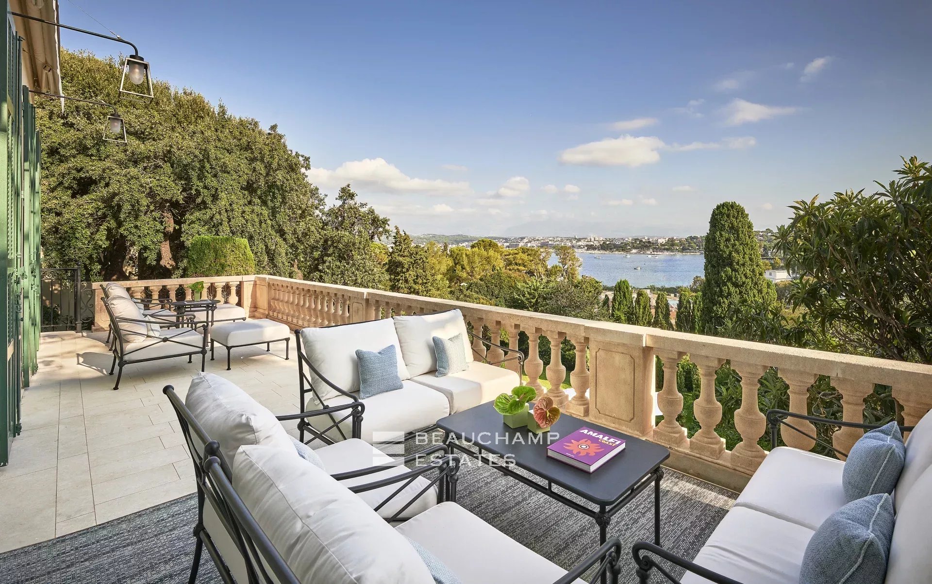 Cap d’Antibes 5-bedroom villa with swimming pool Cap d’Antibes 5-bedroom villa with swimming pool