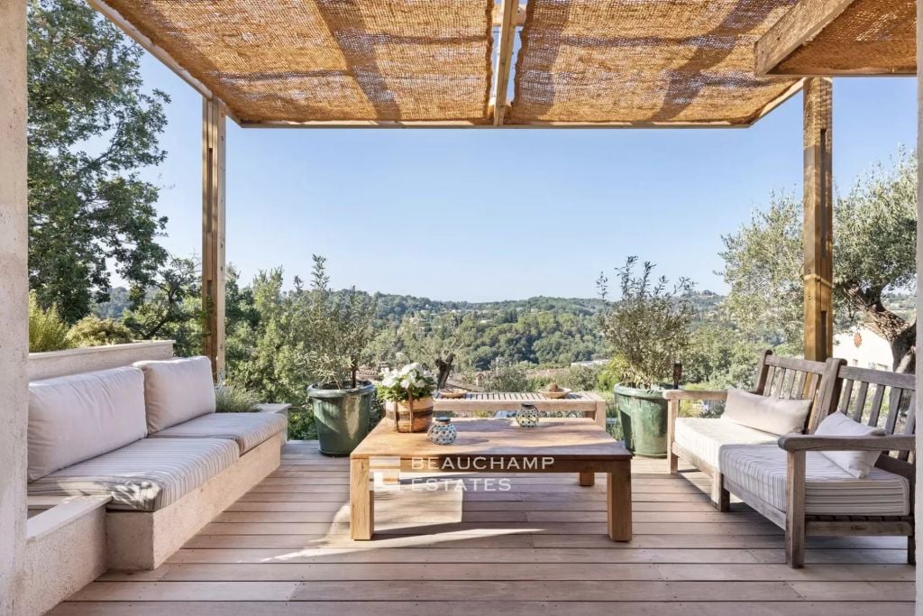 Contemporary 3-bedroom villa in Valbonne