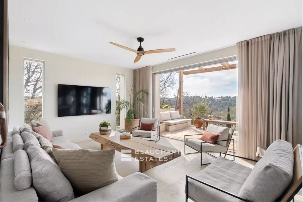 Contemporary 3-bedroom villa in Valbonne