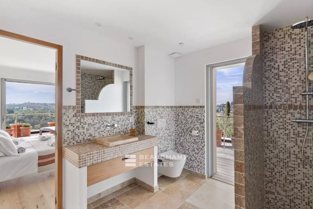 Contemporary 3-bedroom villa in Valbonne