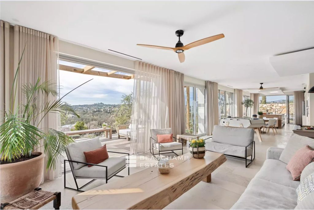 Contemporary 3-bedroom villa in Valbonne