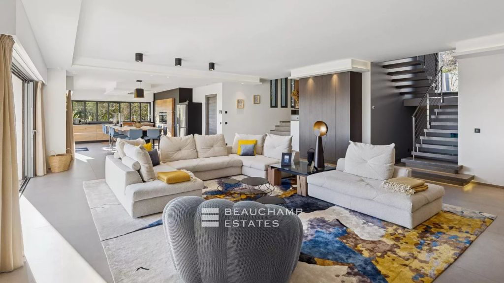 Contemporary 4-bedroom villa in Mougins