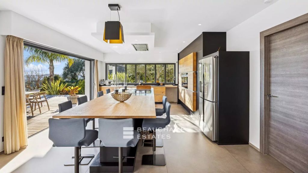 Contemporary 4-bedroom villa in Mougins