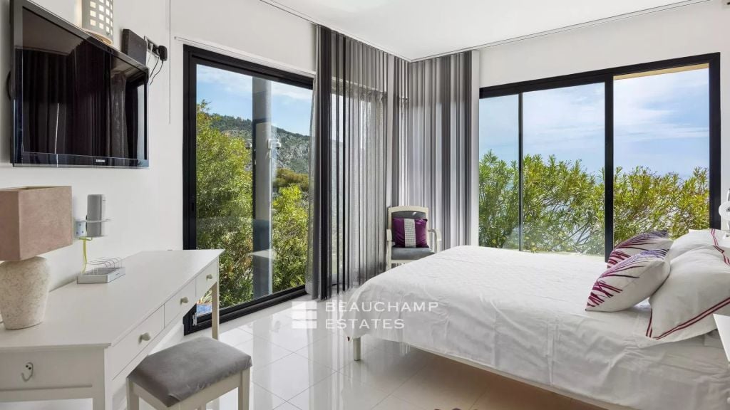 Contemporary 4-bedroom villa with panoramic sea views – Èze
