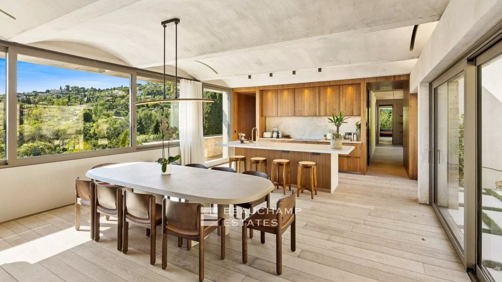 Contemporary 5-bedroom villa in Mougins near Cannes