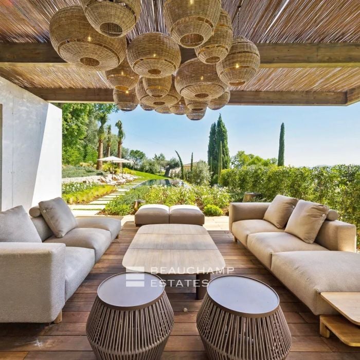 Contemporary 5-bedroom villa in Mougins near Cannes