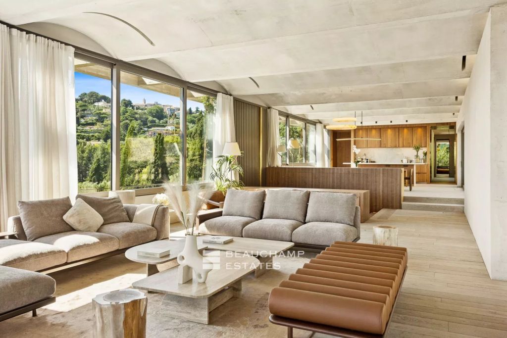 Contemporary 5-bedroom villa in Mougins near Cannes