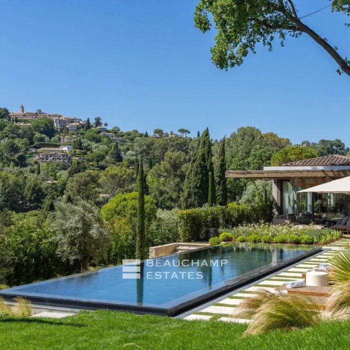 Contemporary 5-bedroom villa in Mougins near Cannes