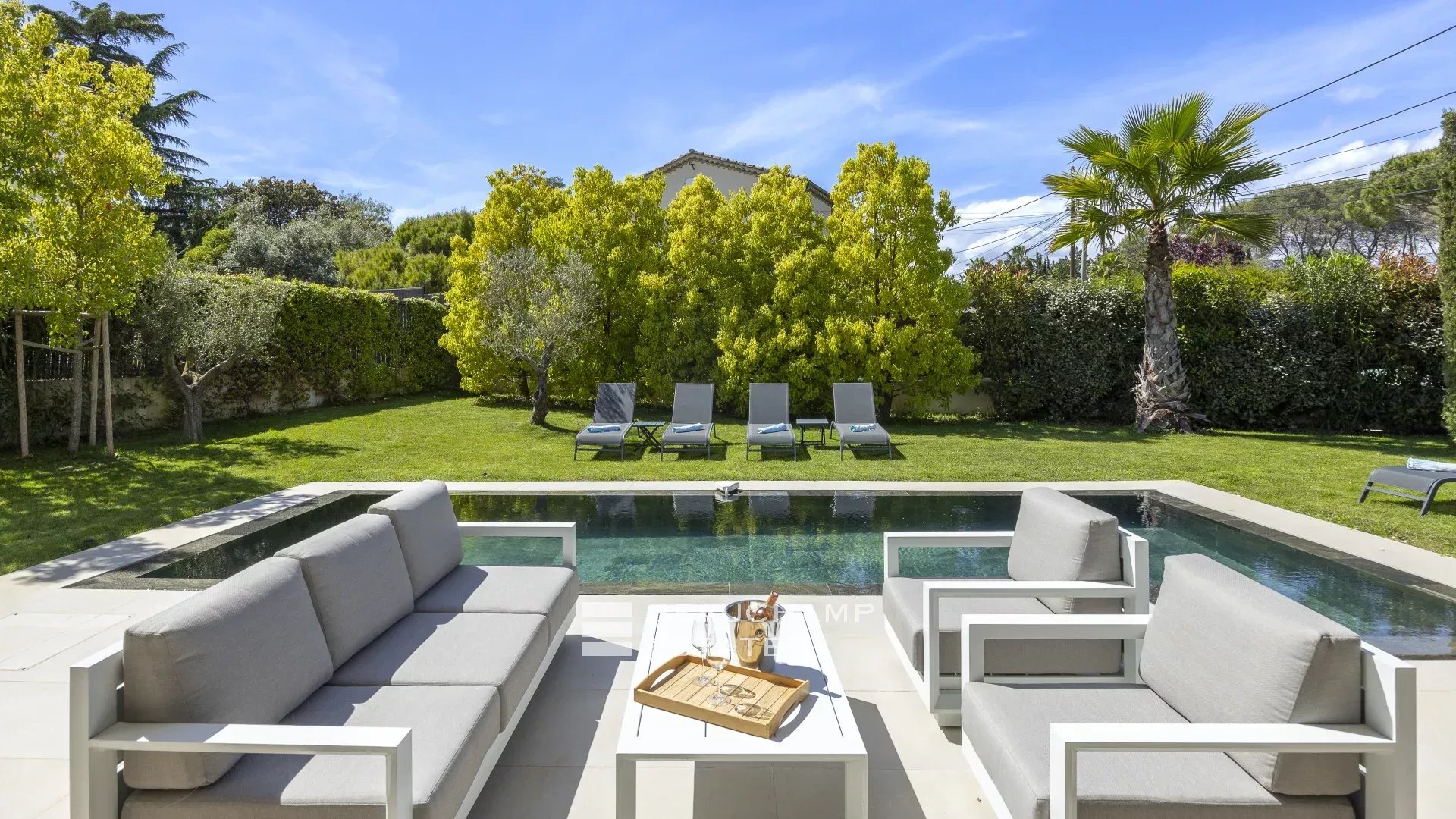 Villa contemporaine de 5 chambres à Mougins Contemporary 5-bedroom villa in Mougins
