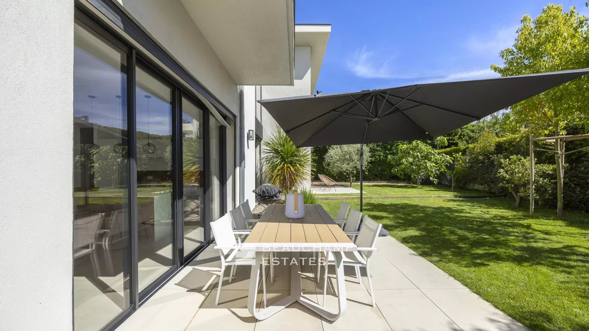 Villa contemporaine de 5 chambres à Mougins Contemporary 5-bedroom villa in Mougins