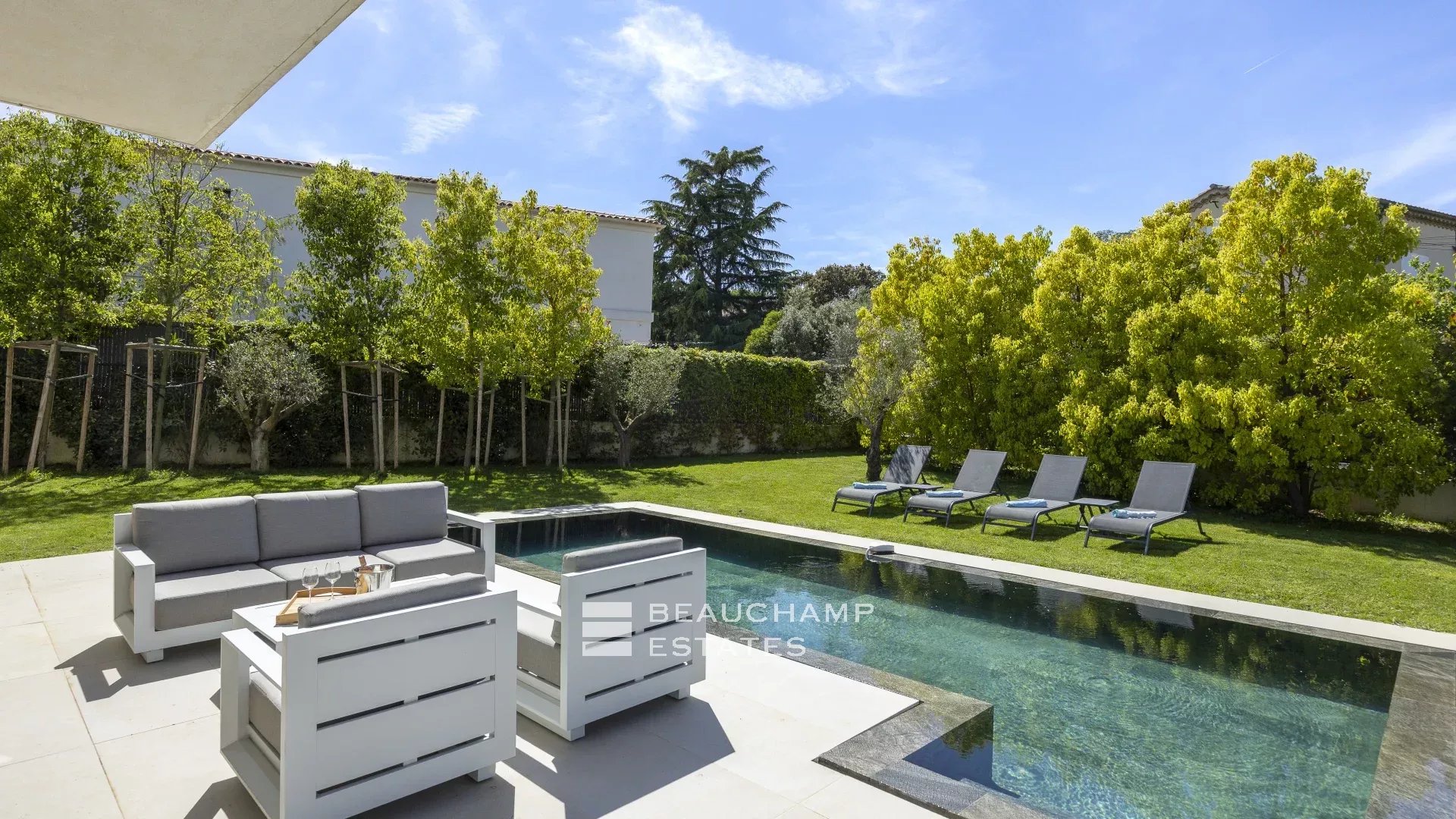 Villa contemporaine de 5 chambres à Mougins Contemporary 5-bedroom villa in Mougins