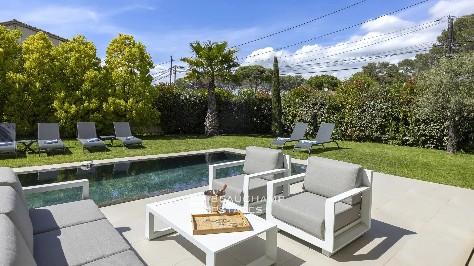 Villa contemporaine de 5 chambres à Mougins Contemporary 5-bedroom villa in Mougins