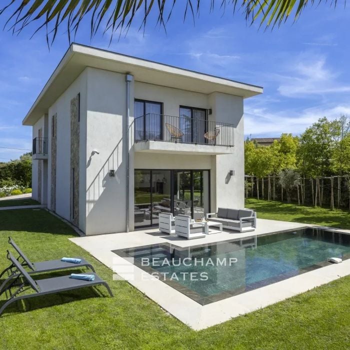 Contemporary 5-bedroom villa in Mougins