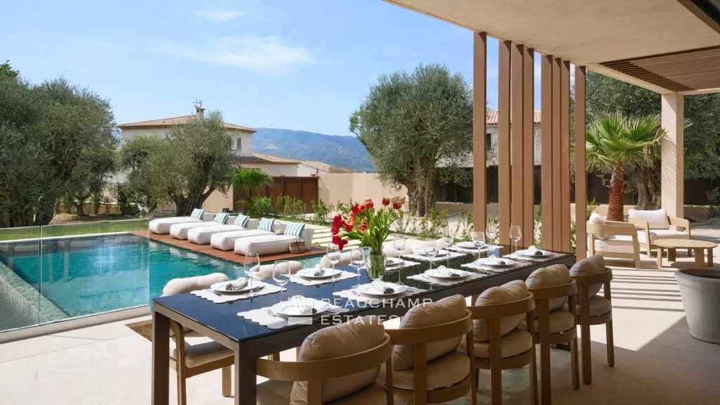 Contemporary 5-bedroom villa near Mougins