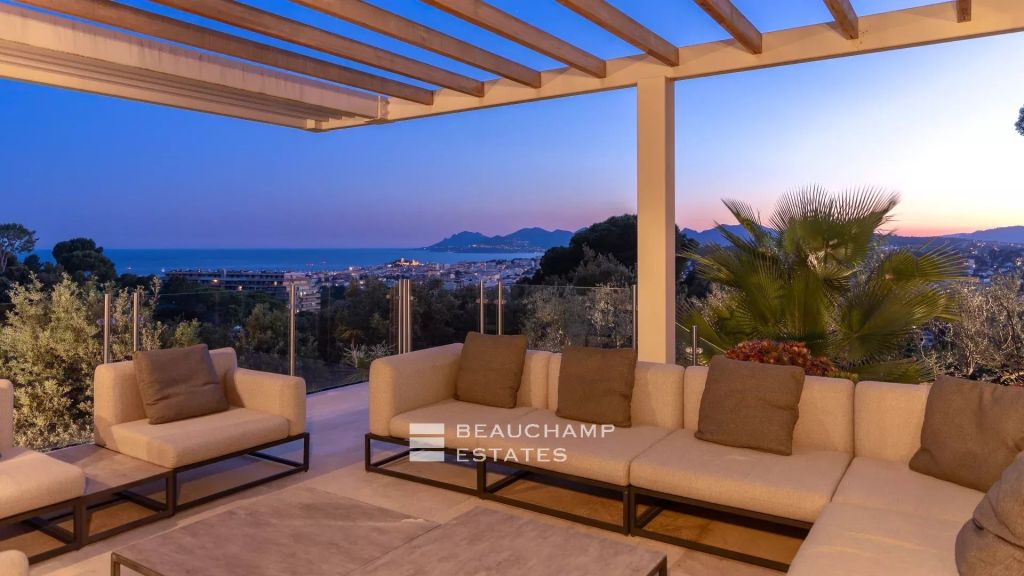 Contemporary 5-bedroom villa with panoramic sea views – Cannes