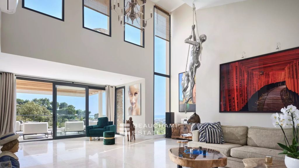 Contemporary 5-bedroom villa with panoramic sea views – Cannes