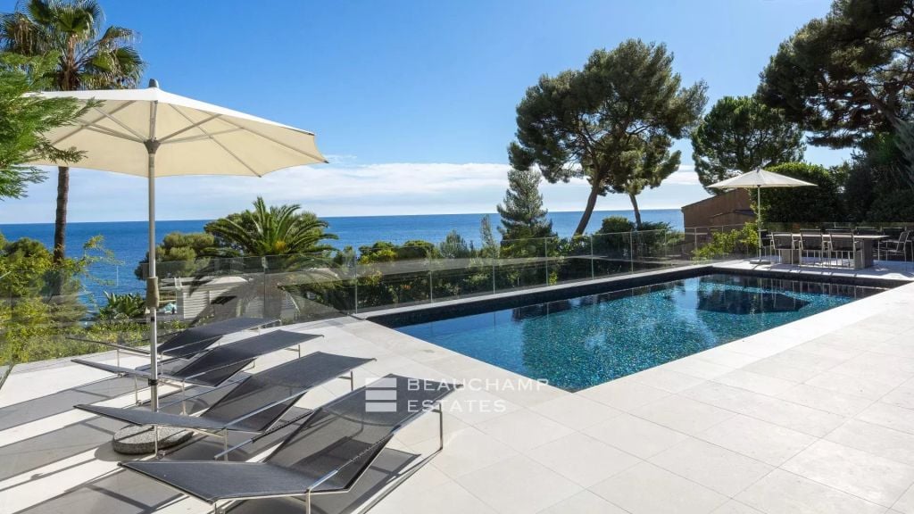 Contemporary 5-Bedroom Villa with Panoramic Sea Views – Èze