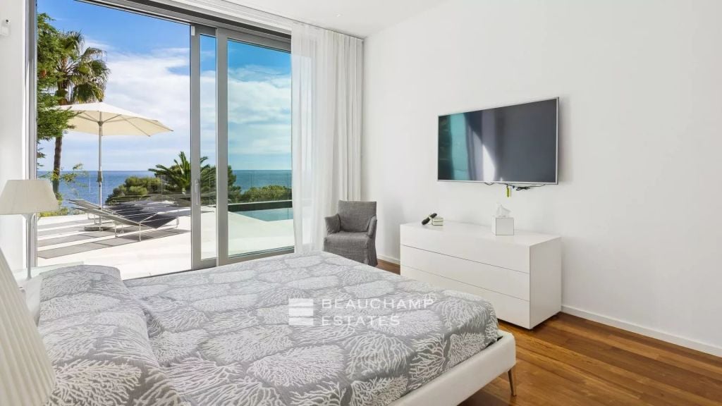 Contemporary 5-Bedroom Villa with Panoramic Sea Views – Èze