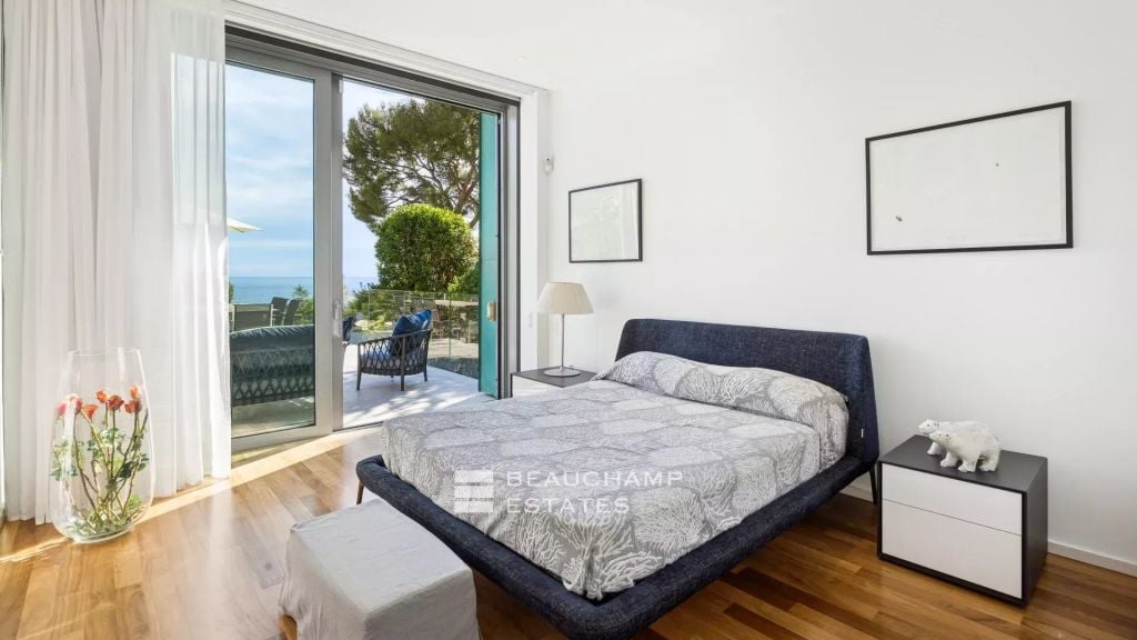 Contemporary 5-Bedroom Villa with Panoramic Sea Views – Èze