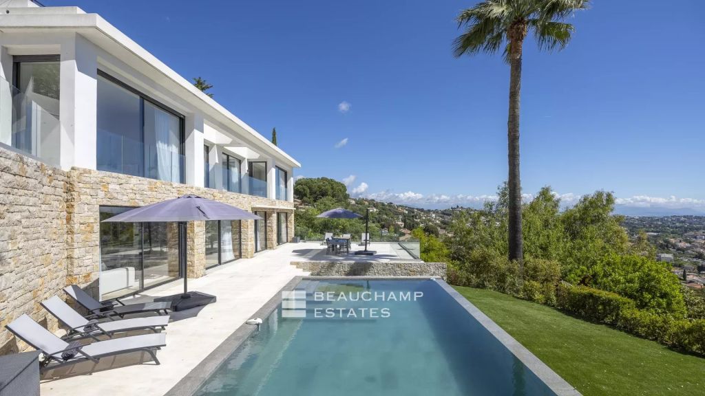 Contemporary 5-Bedroom villa with sea view and pool  – Golf Juan