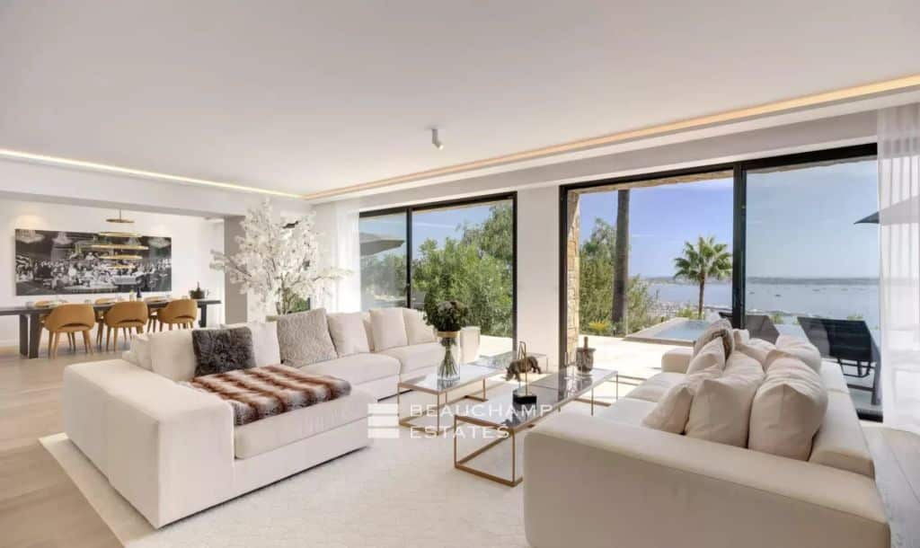 Contemporary 5-Bedroom villa with sea view and pool  – Golf Juan