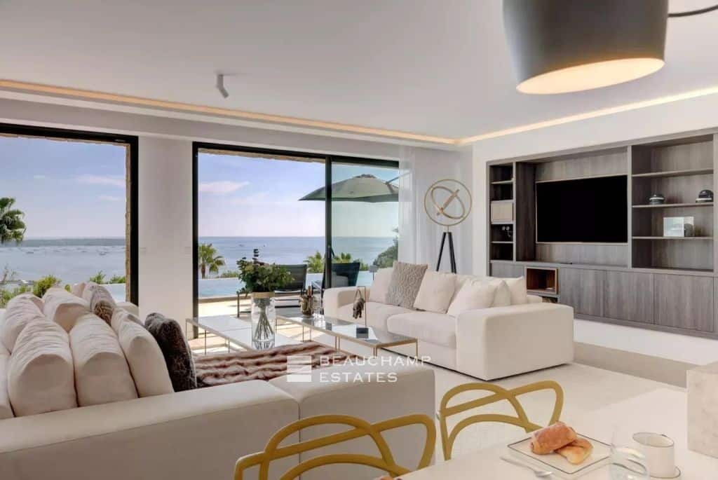 Contemporary 5-Bedroom villa with sea view and pool  – Golf Juan