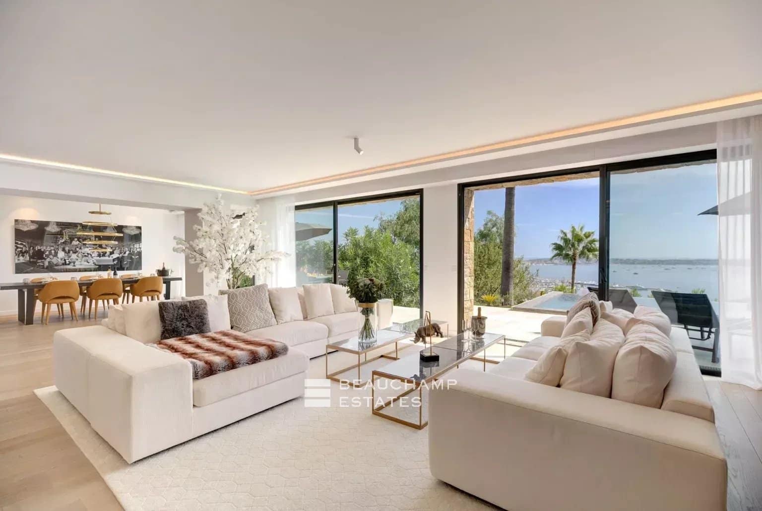 Contemporary 5-Bedroom villa with sea view and pool – Golf Juan Contemporary 5-Bedroom villa with sea view and pool – Golf Juan