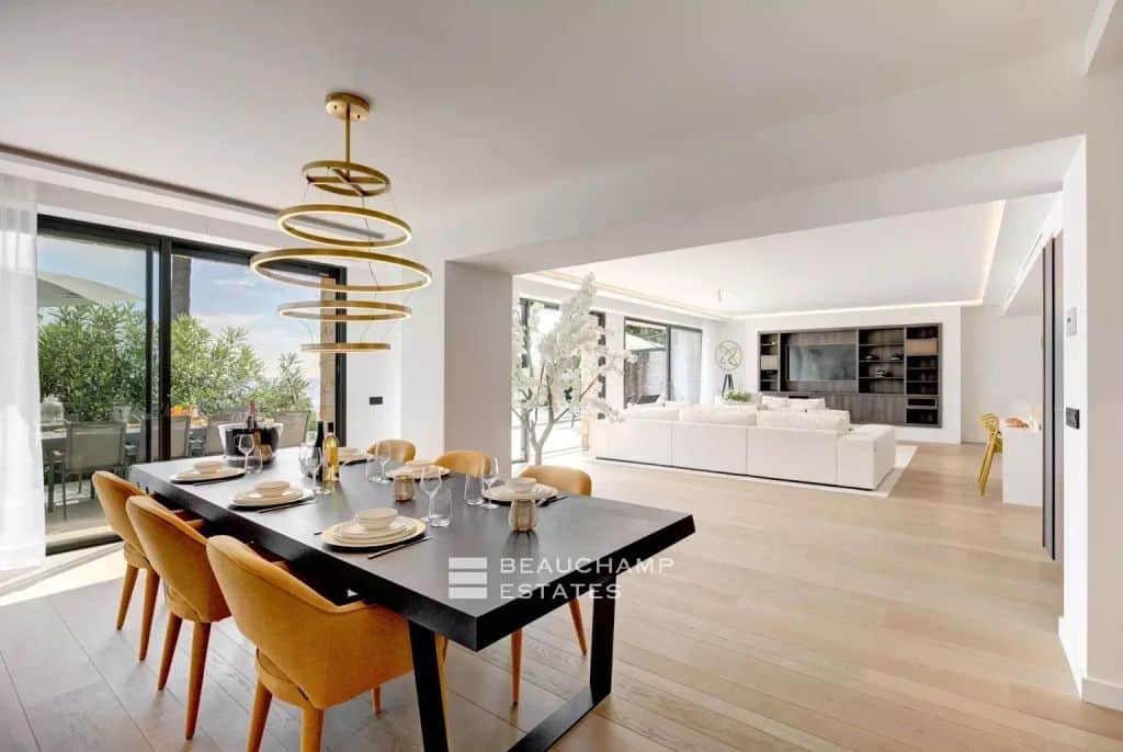 Contemporary 5-Bedroom villa with sea view and pool  – Golf Juan