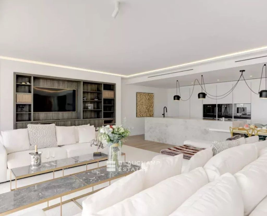 Contemporary 5-Bedroom villa with sea view and pool  – Golf Juan
