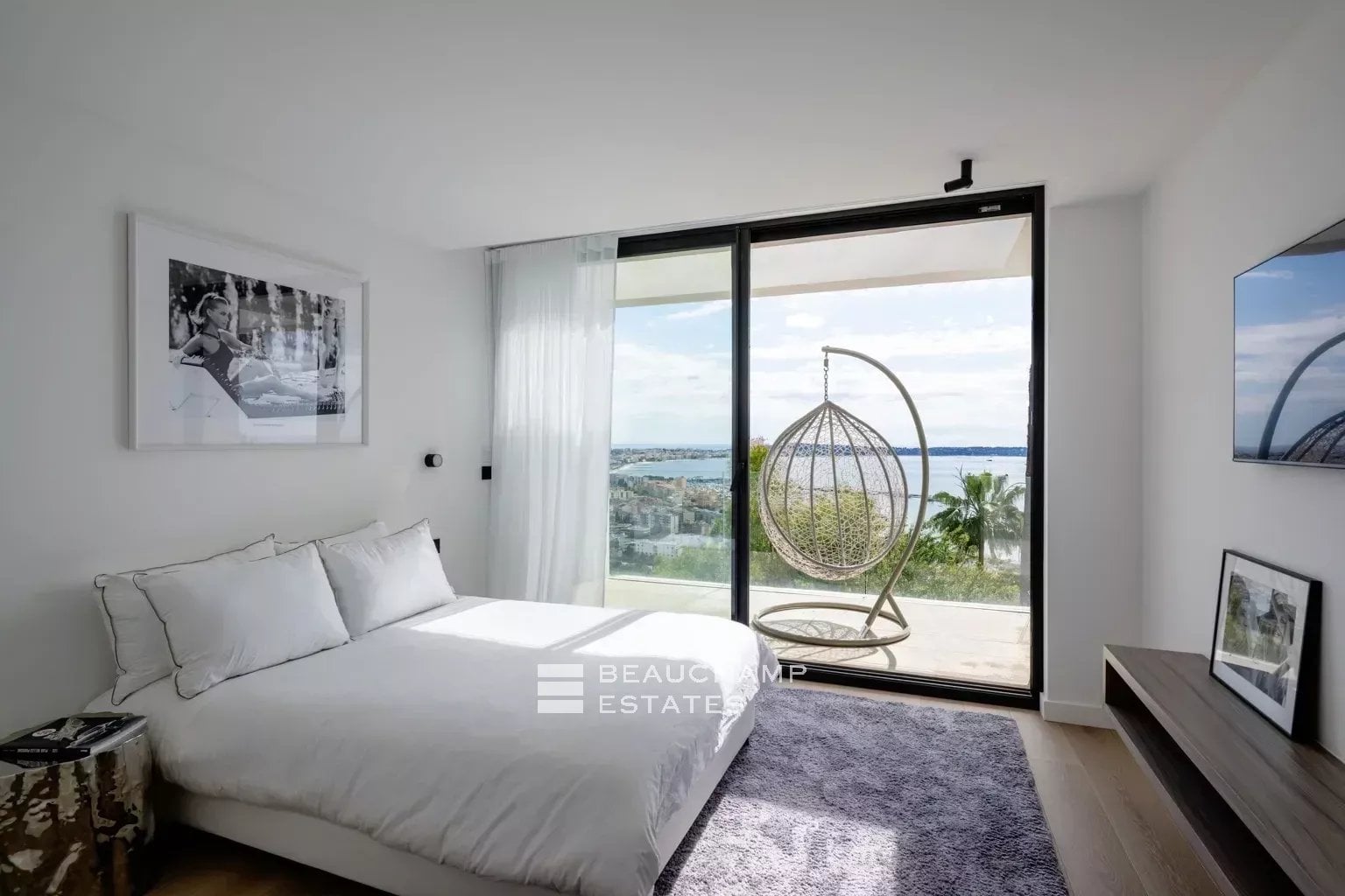 Contemporary 5-Bedroom villa with sea view and pool – Golf Juan Contemporary 5-Bedroom villa with sea view and pool – Golf Juan