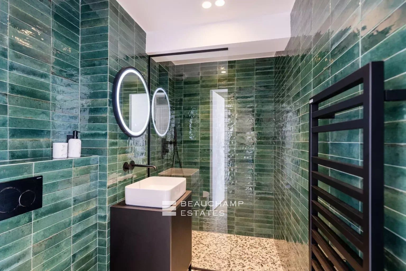 Contemporary 5-Bedroom villa with sea view and pool – Golf Juan Contemporary 5-Bedroom villa with sea view and pool – Golf Juan