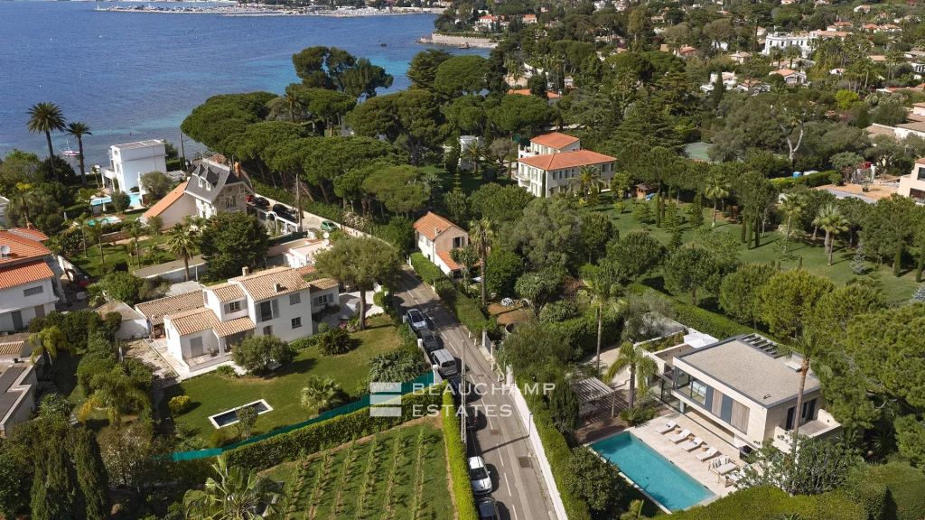 Contemporary 5-bedroom villa within walking distance of the beaches – Cap d’Antibes