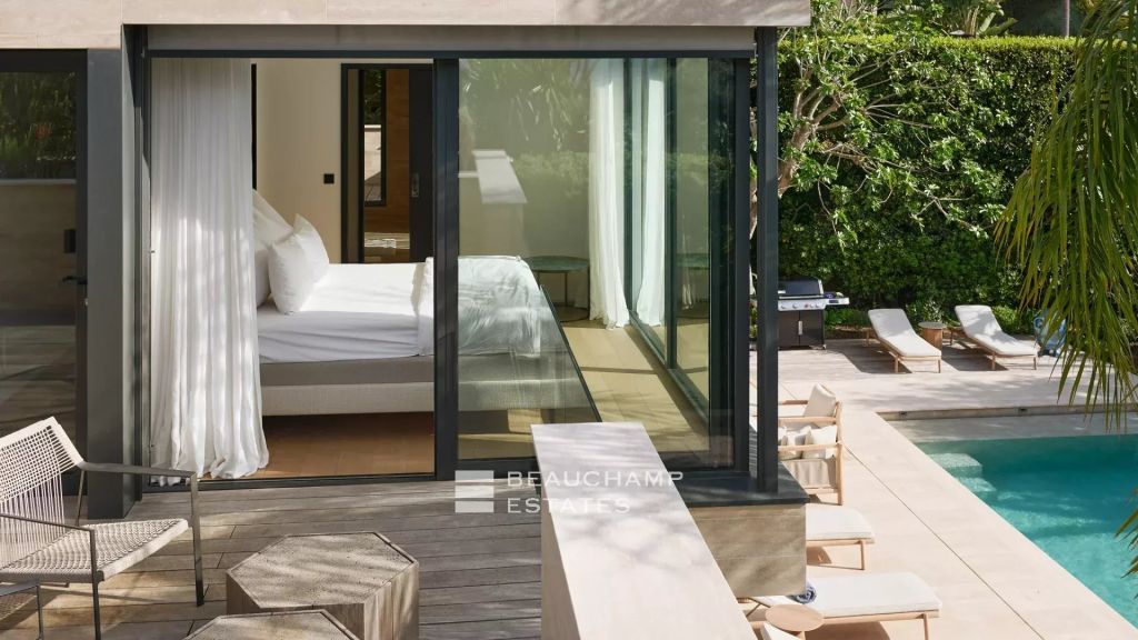 Contemporary 5-bedroom villa within walking distance of the beaches – Cap d’Antibes