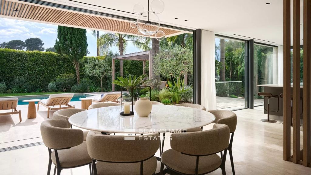 Contemporary 5-bedroom villa within walking distance of the beaches – Cap d’Antibes