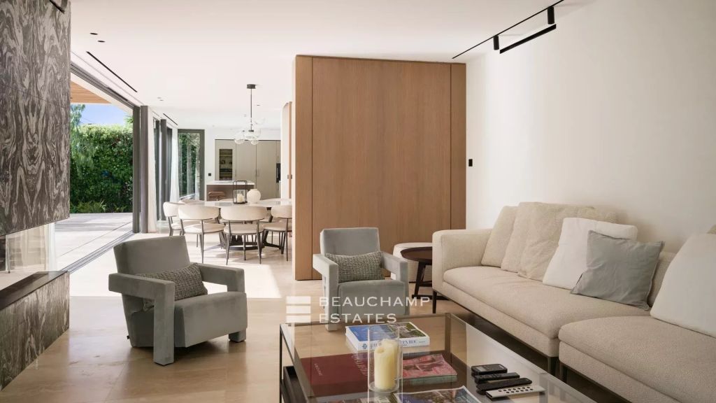 Contemporary 5-bedroom villa within walking distance of the beaches – Cap d’Antibes