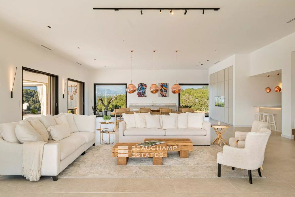 Contemporary 6-bedroom villa with sea view in Mougins
