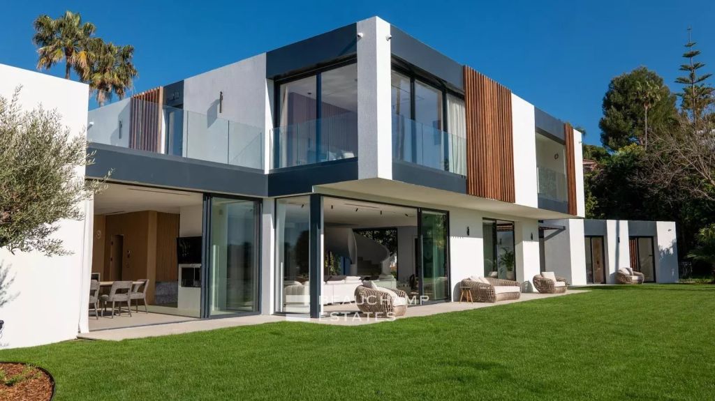 Modern 7- Bedroom Villa with Sea View – Cap d’Antibes
