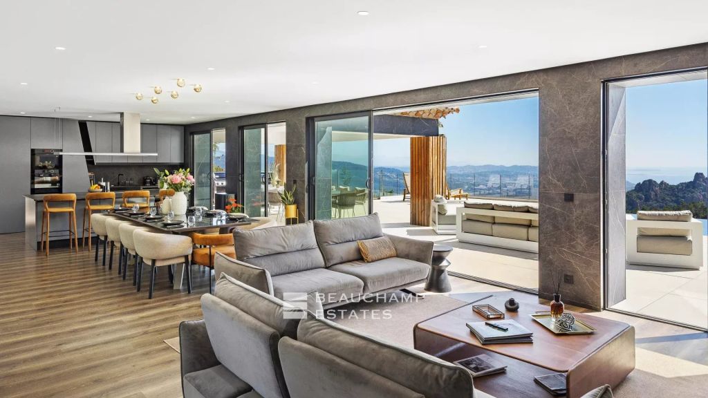 Contemporary villa – 5 bedrooms, sea and mountain views