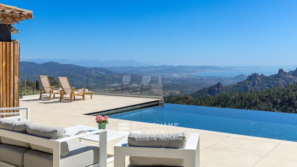 Contemporary villa – 5 bedrooms, sea and mountain views