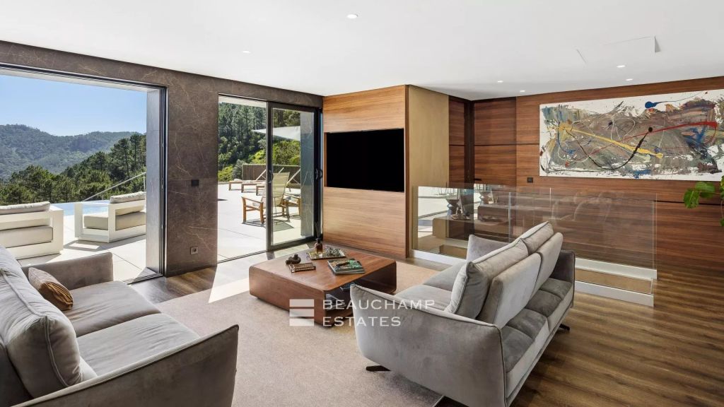Contemporary villa – 5 bedrooms, sea and mountain views