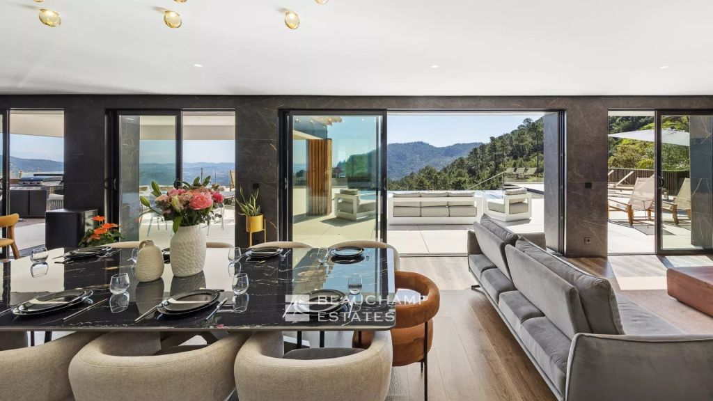Contemporary villa – 5 bedrooms, sea and mountain views