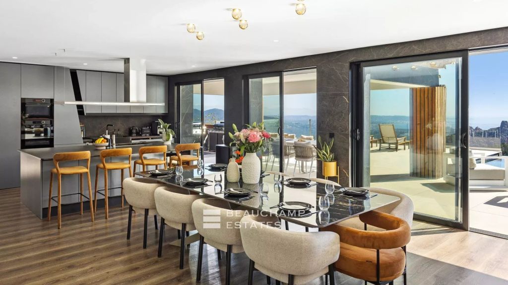 Contemporary villa – 5 bedrooms, sea and mountain views