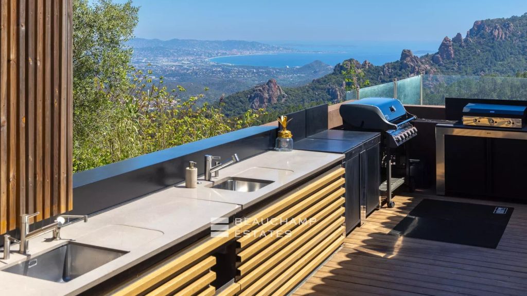 Contemporary villa – 5 bedrooms, sea and mountain views